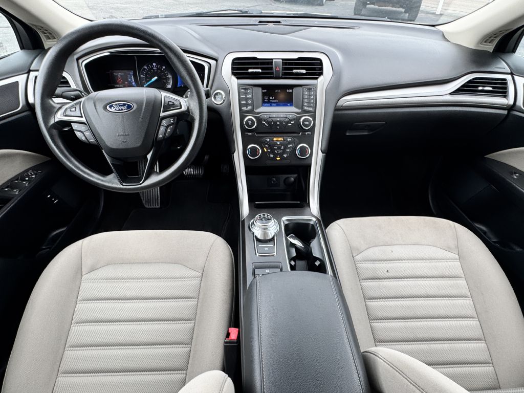 Photo 12 of this FORD FUSION