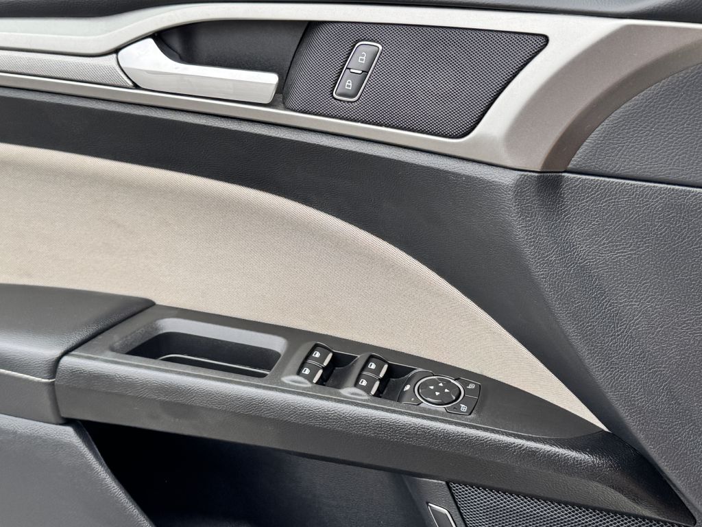 Photo 15 of this FORD FUSION