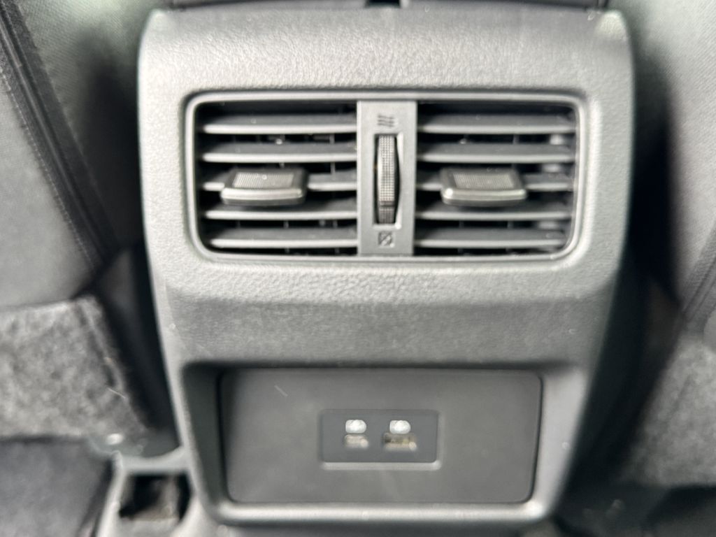 Photo 13 of this NISSAN ROGUE