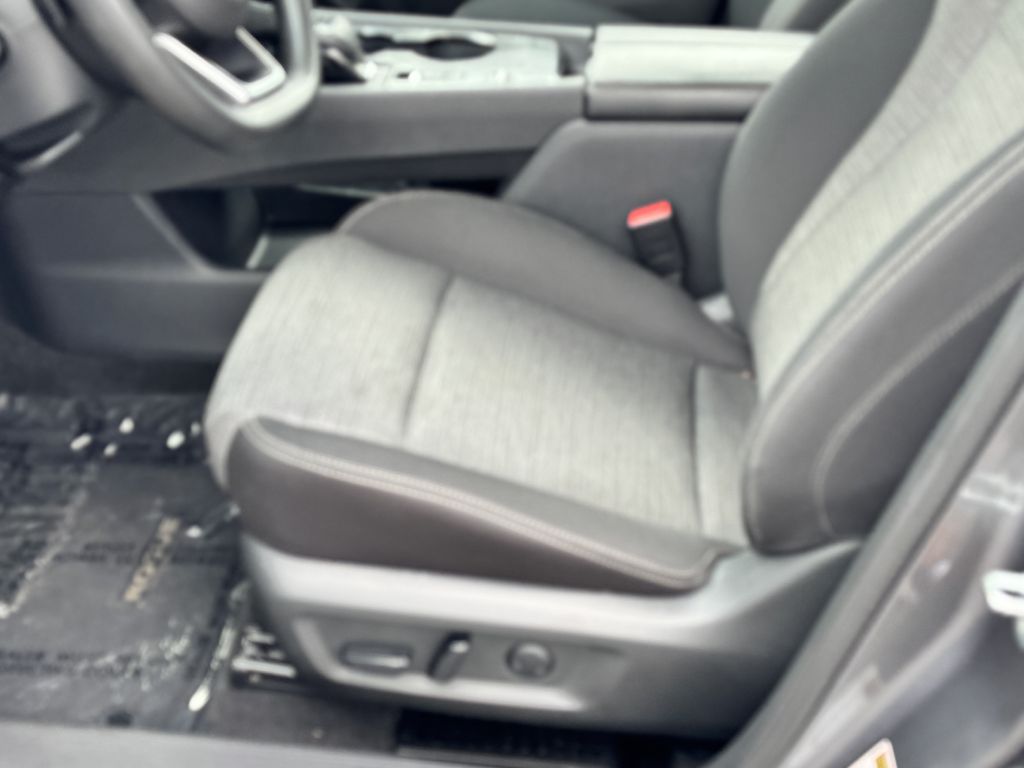 Photo 15 of this NISSAN ROGUE