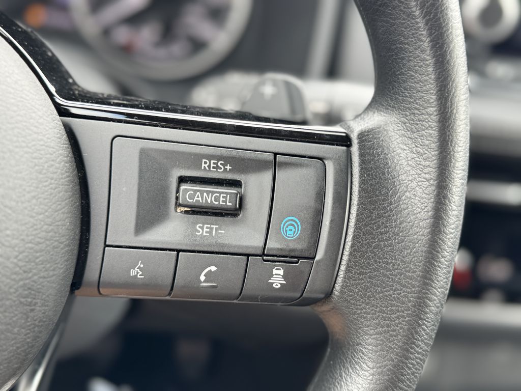 Photo 21 of this NISSAN ROGUE