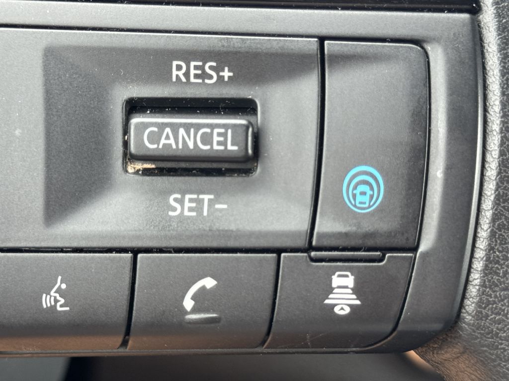Photo 24 of this NISSAN ROGUE
