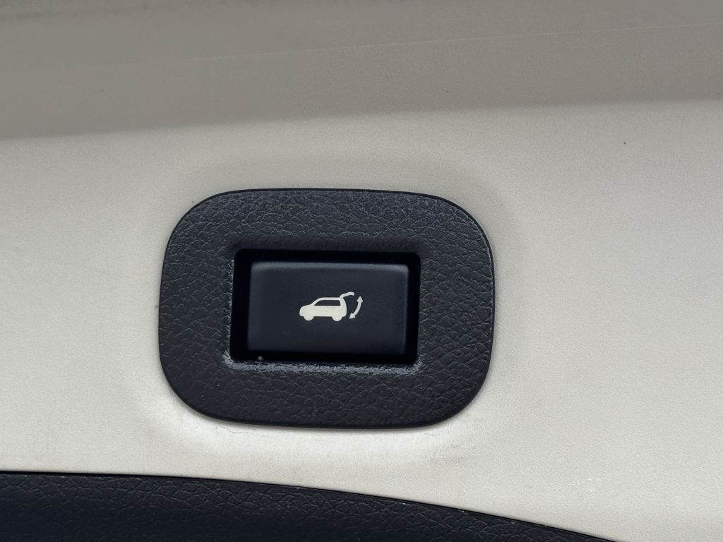 Photo 11 of this NISSAN ROGUE
