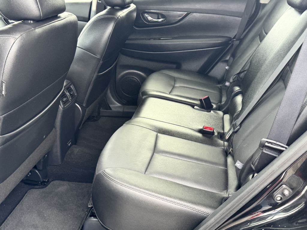 Photo 12 of this NISSAN ROGUE