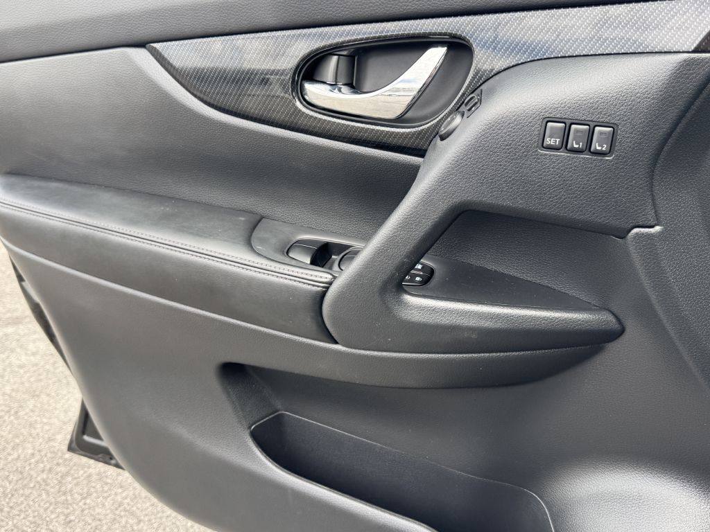 Photo 16 of this NISSAN ROGUE