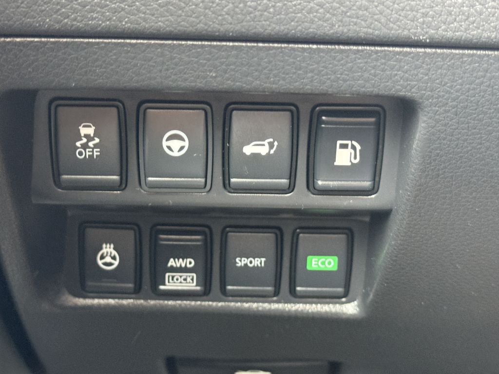 Photo 17 of this NISSAN ROGUE