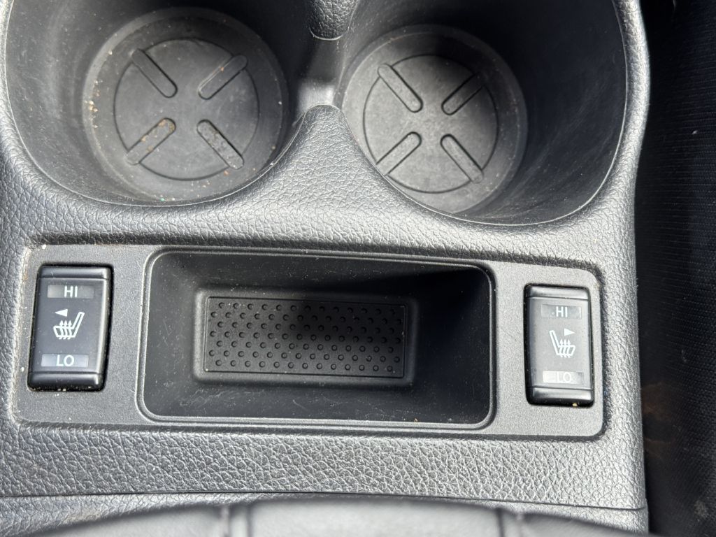 Photo 18 of this NISSAN ROGUE