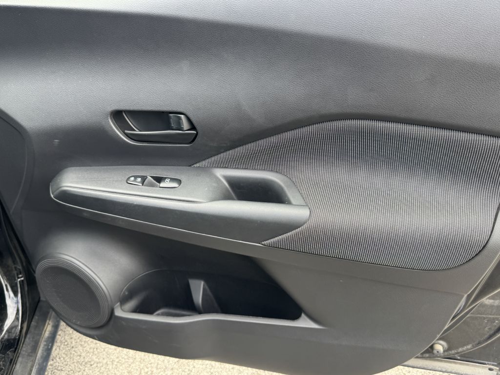Photo 10 of this NISSAN KICKS