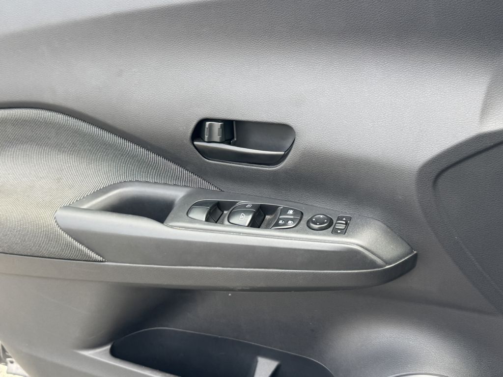 Photo 14 of this NISSAN KICKS