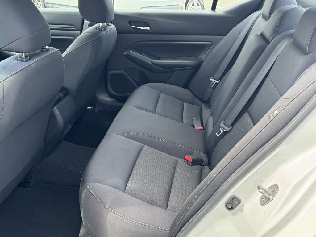 Photo 10 of this NISSAN ALTIMA