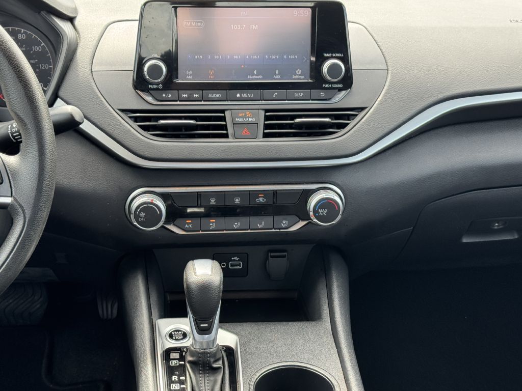 Photo 11 of this NISSAN ALTIMA