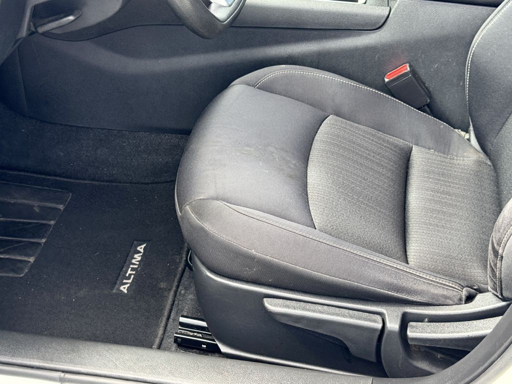 Photo 12 of this NISSAN ALTIMA