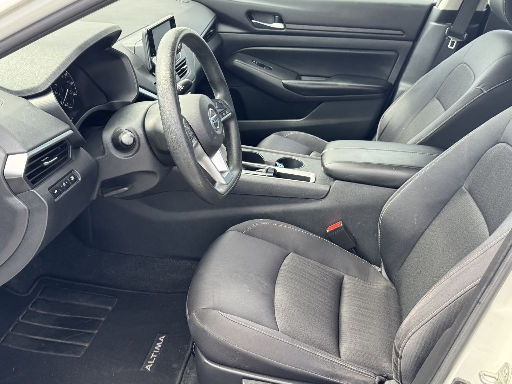 Photo 13 of this NISSAN ALTIMA