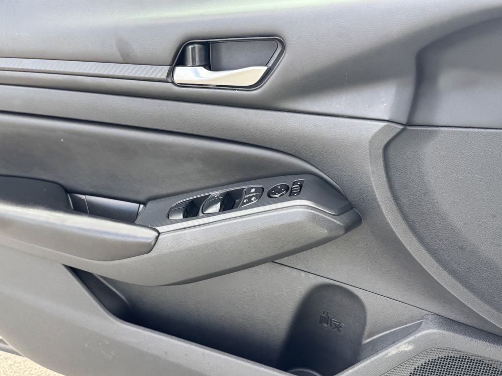 Photo 14 of this NISSAN ALTIMA