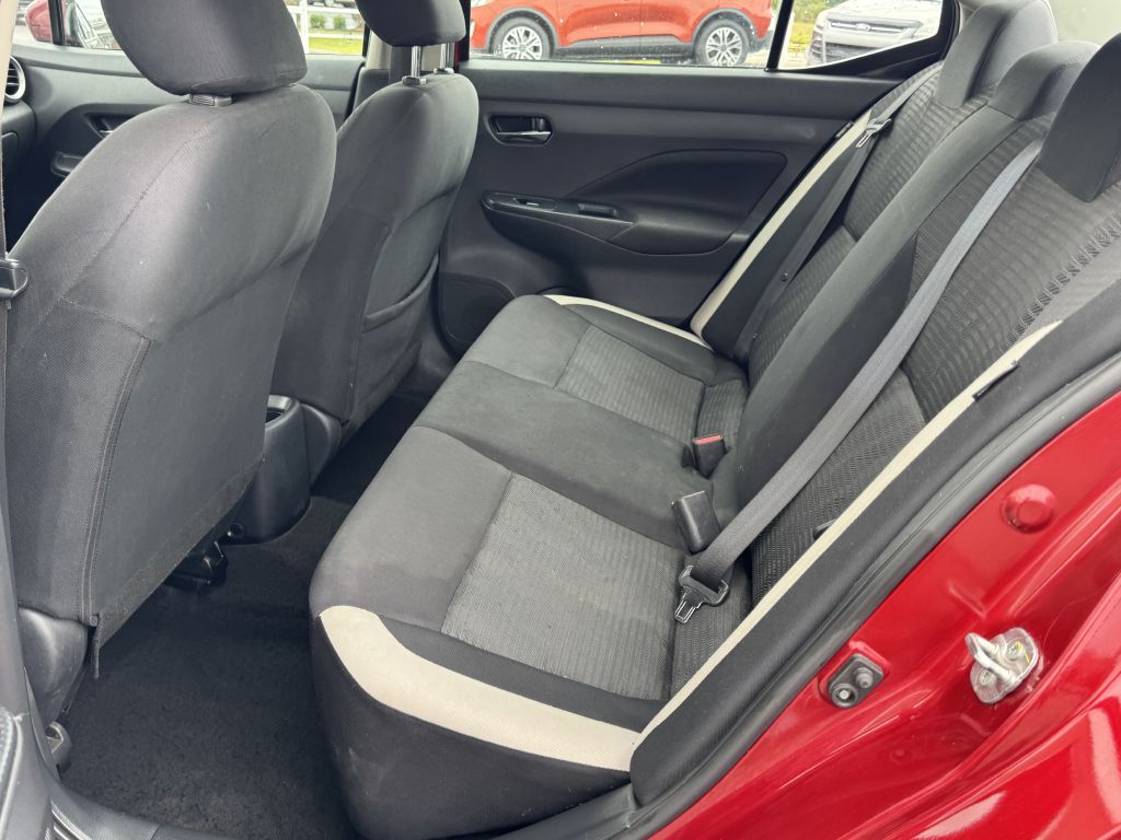 Photo 11 of this NISSAN VERSA