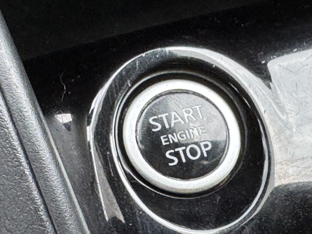 Photo 16 of this NISSAN VERSA