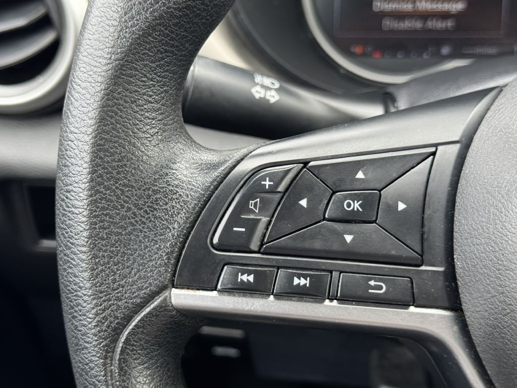 Photo 18 of this NISSAN VERSA