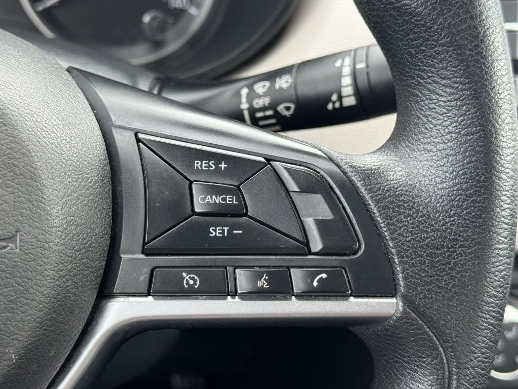 Photo 19 of this NISSAN VERSA