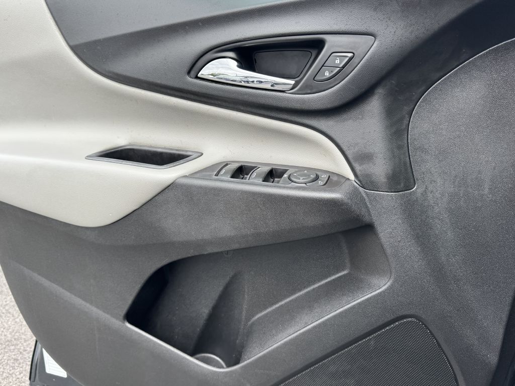 Photo 14 of this CHEVROLET EQUINOX