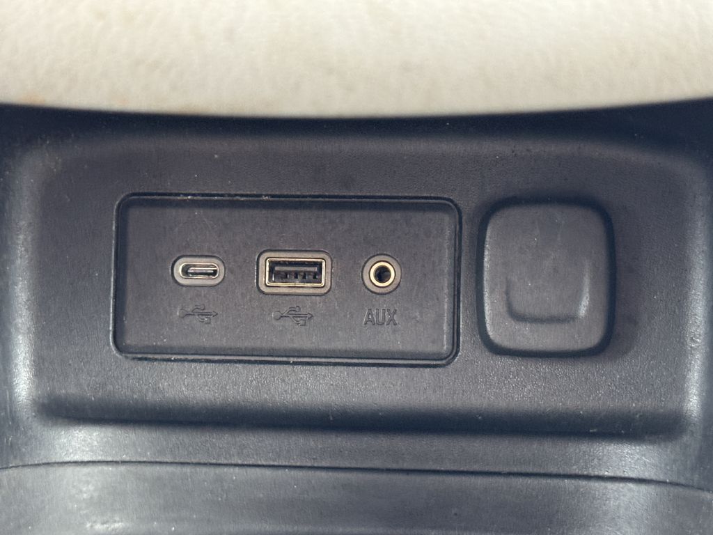 Photo 18 of this CHEVROLET EQUINOX