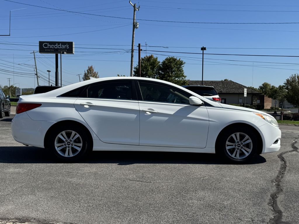 Photo 8 of this HYUNDAI SONATA