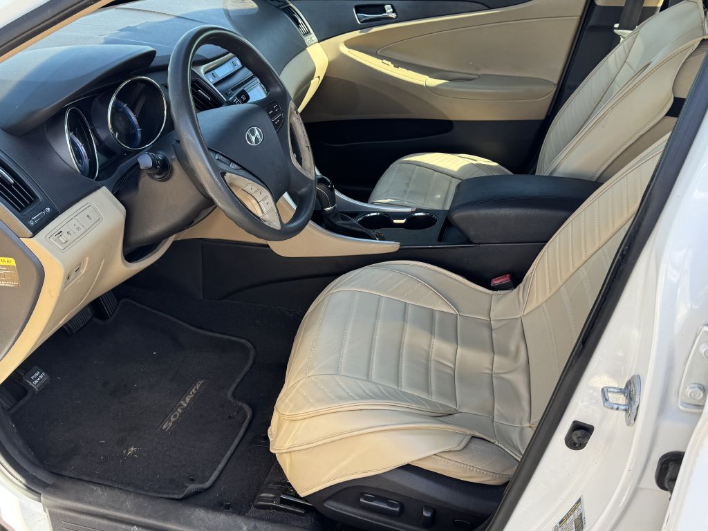 Photo 14 of this HYUNDAI SONATA