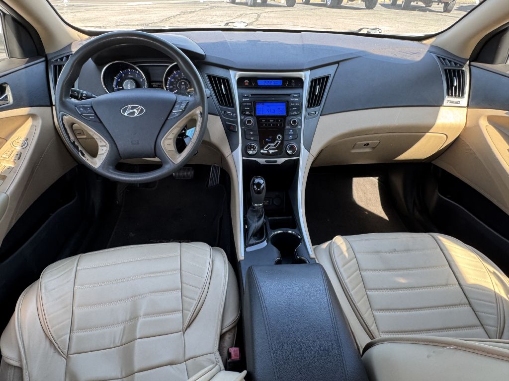 Photo 15 of this HYUNDAI SONATA