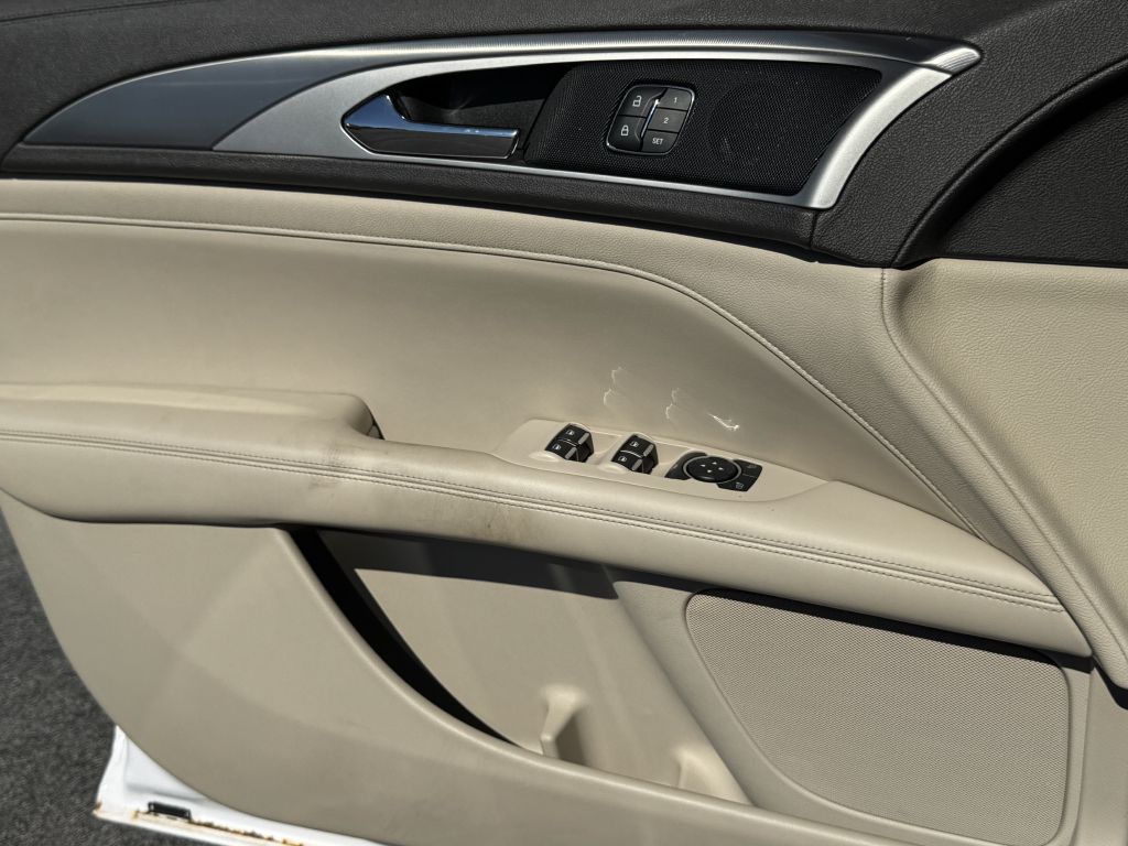 Photo 12 of this LINCOLN MKZ