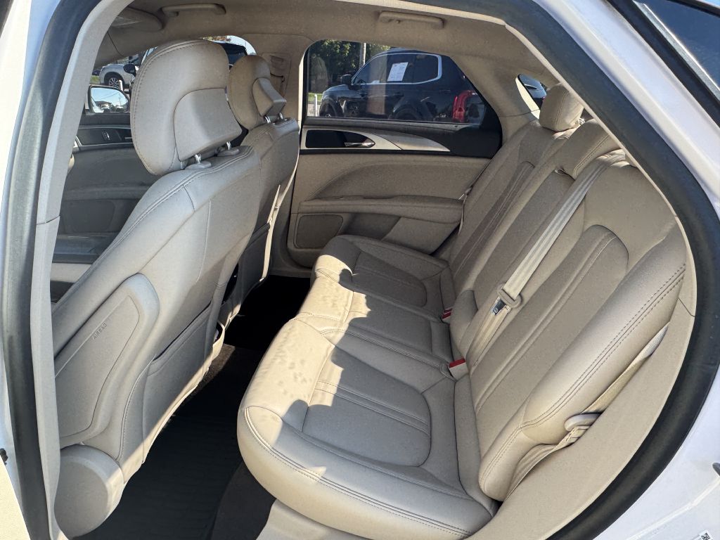 Photo 17 of this LINCOLN MKZ