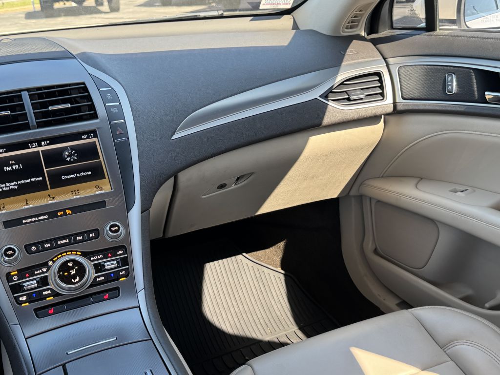 Photo 19 of this LINCOLN MKZ