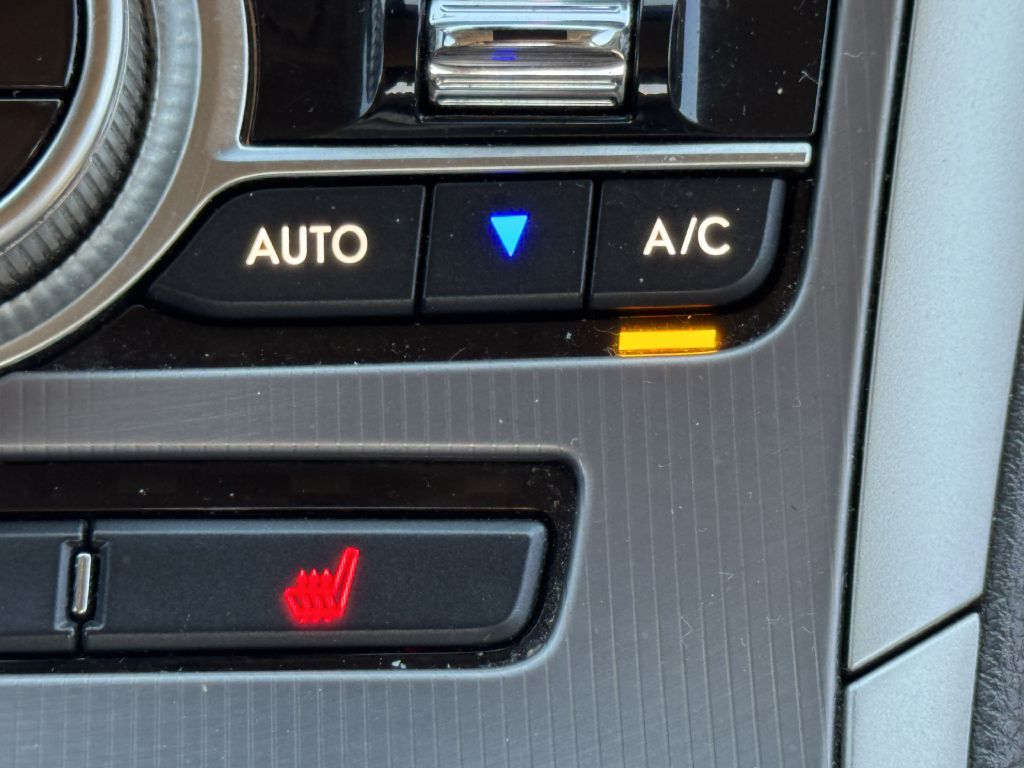Photo 22 of this LINCOLN MKZ