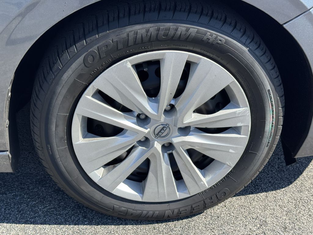 Photo 8 of this NISSAN SENTRA