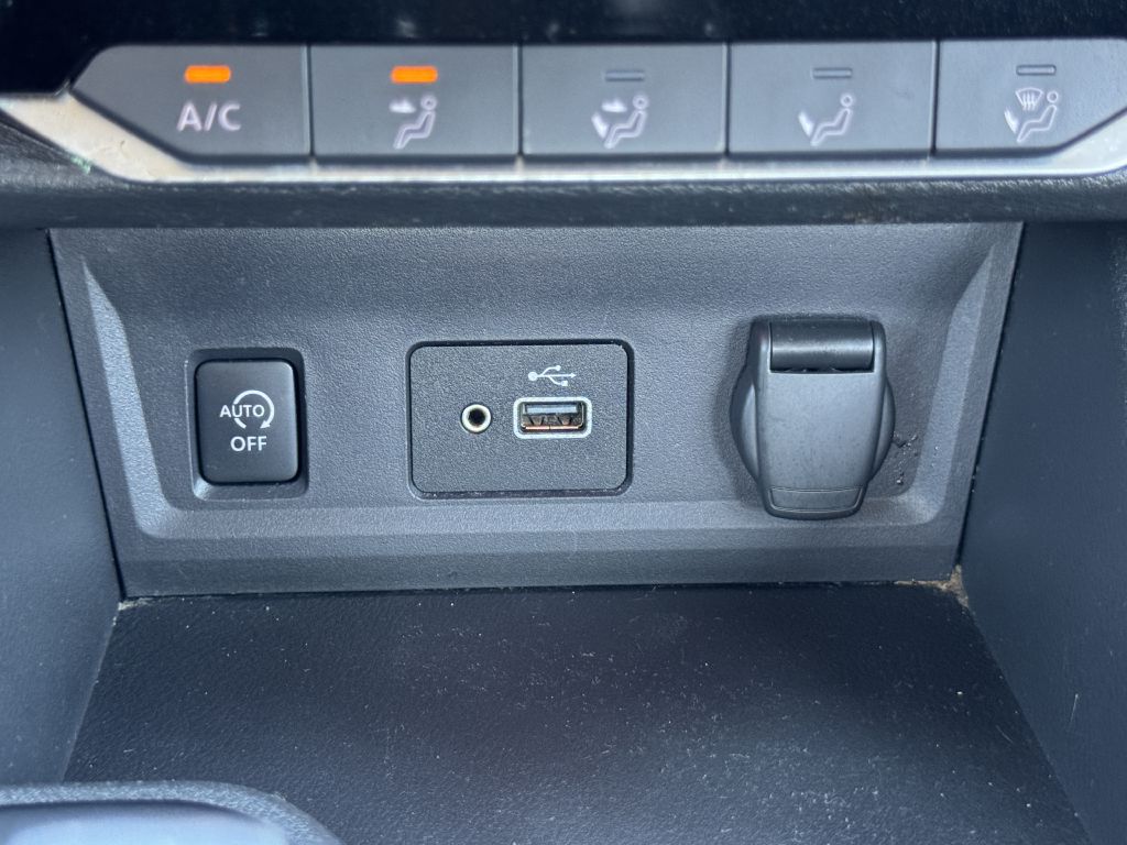 Photo 11 of this NISSAN SENTRA