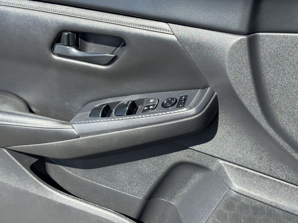 Photo 15 of this NISSAN SENTRA