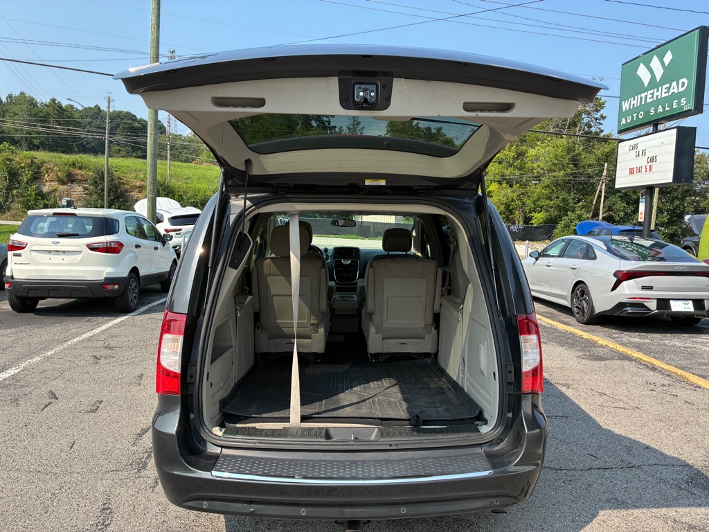 2011 Chrysler Town & Country #5