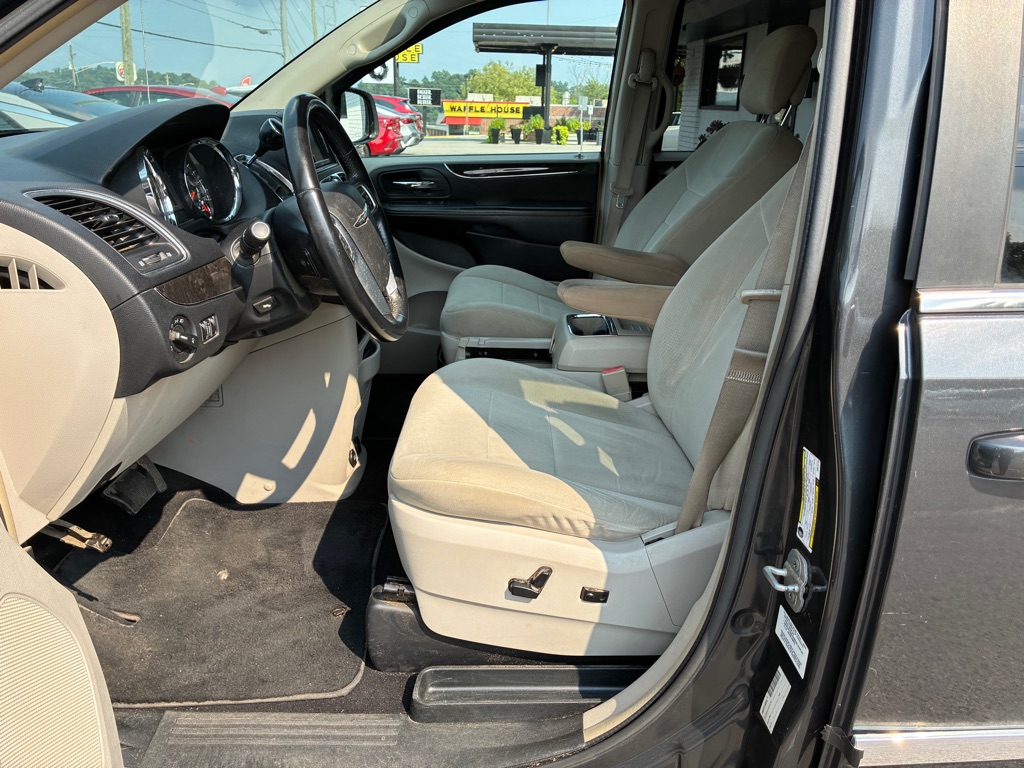 2011 Chrysler Town & Country #10
