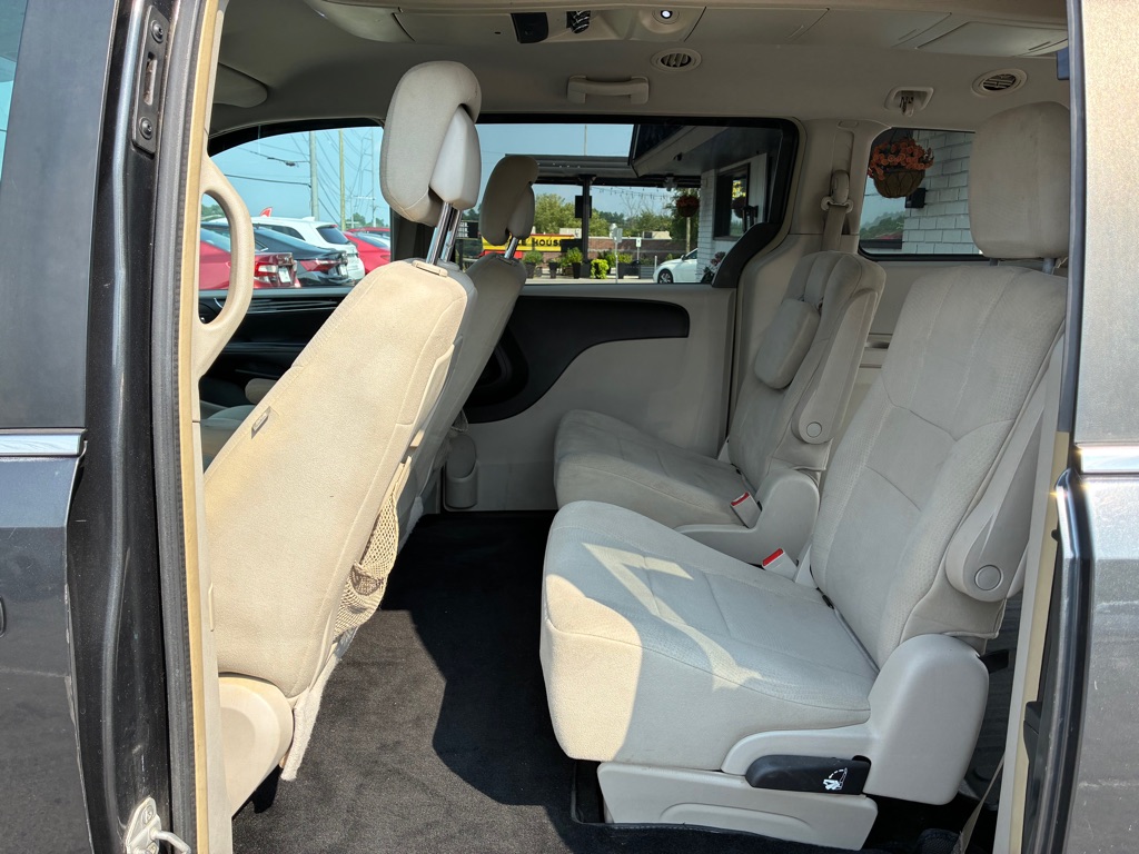 2011 Chrysler Town & Country #6