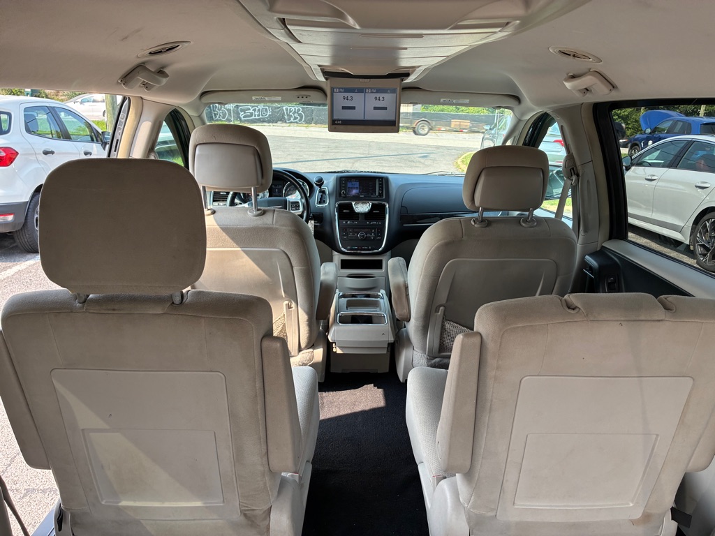 2011 Chrysler Town & Country #8
