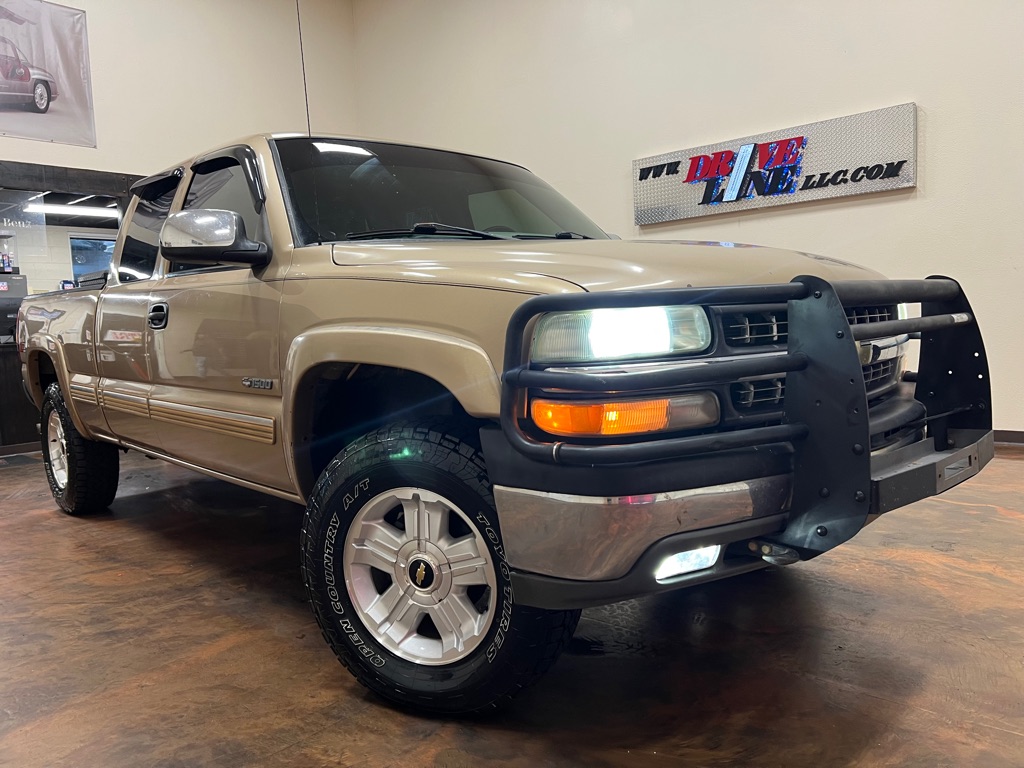 Gold 2001 Chevrolet Silverado 1500 Extended Cab 4WD Pickup Truck Four-Wheel Drive Automatic