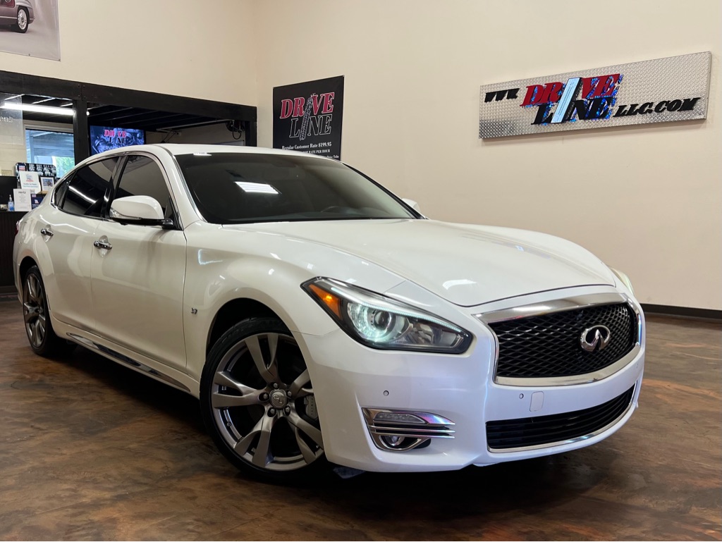White 2018 INFINITI Q70L Sedan Rear-Wheel Drive Automatic