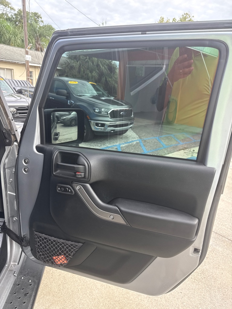 Photo 8 of this JEEP WRANGLER UNLIMI