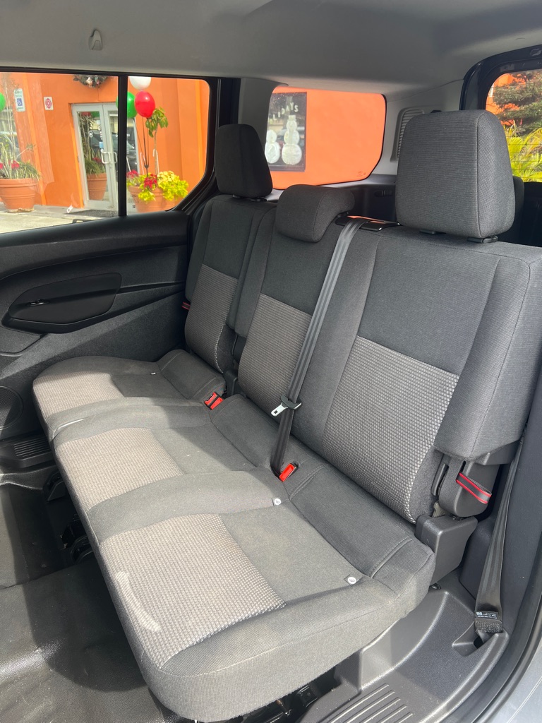 Photo 21 of this FORD TRANSIT CONNECT