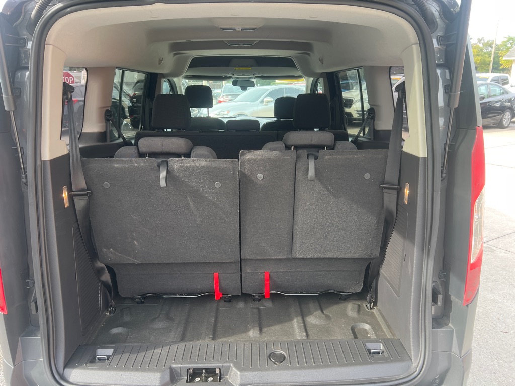 Photo 17 of this FORD TRANSIT CONNECT
