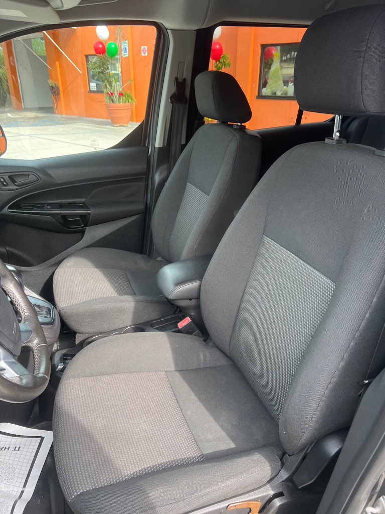 Photo 24 of this FORD TRANSIT CONNECT