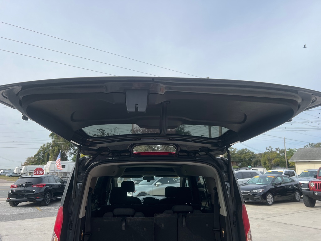 Photo 18 of this FORD TRANSIT CONNECT