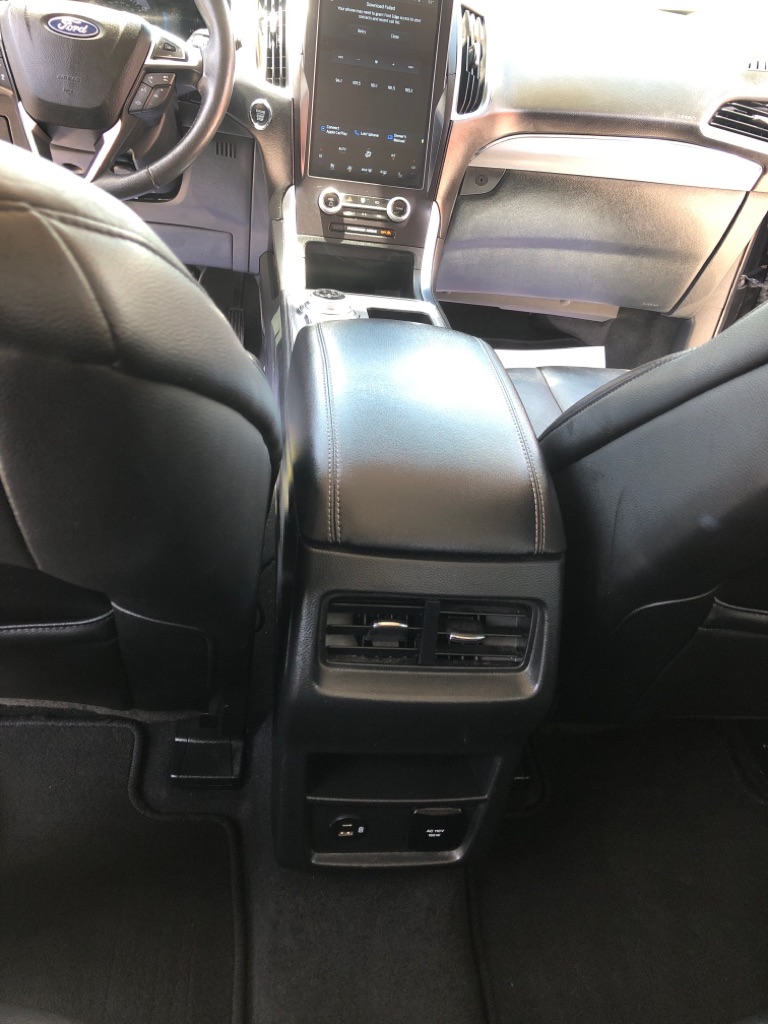 Photo 18 of this FORD EDGE