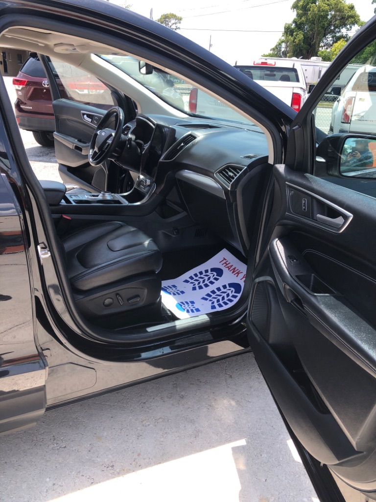 Photo 13 of this FORD EDGE