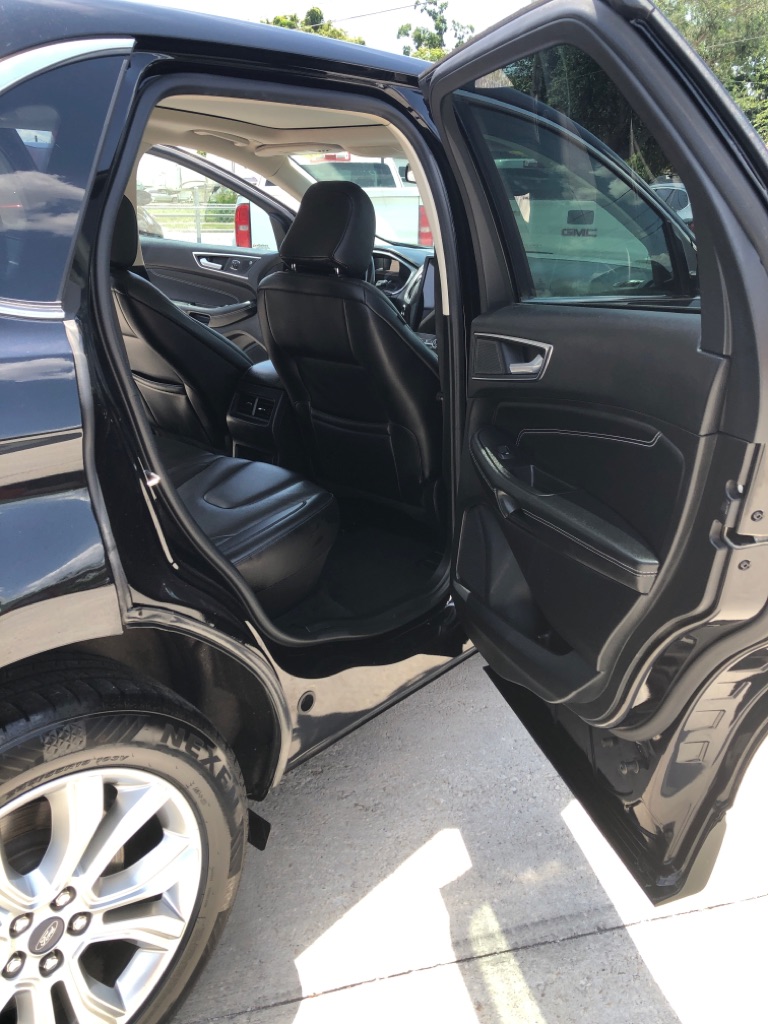 Photo 12 of this FORD EDGE