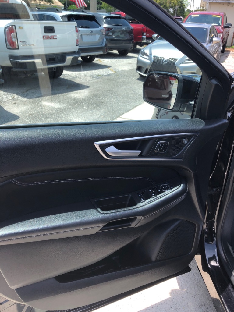 Photo 10 of this FORD EDGE