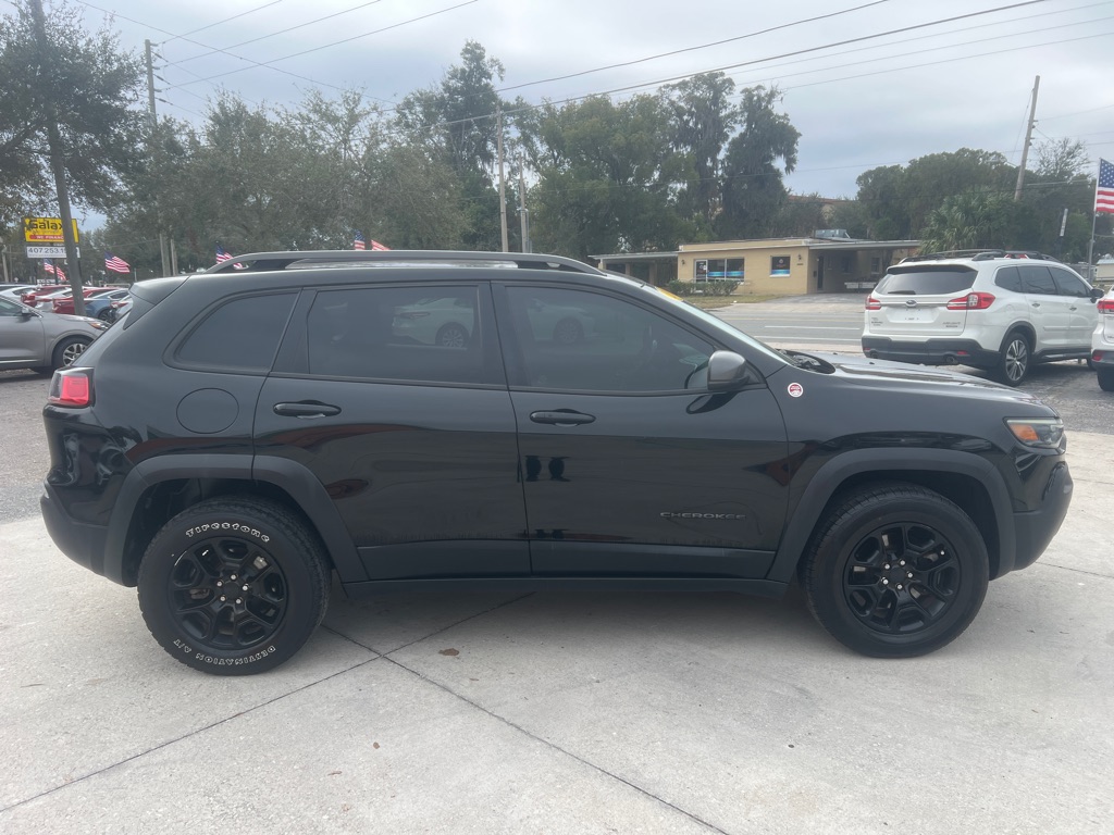 Photo 5 of this JEEP CHEROKEE